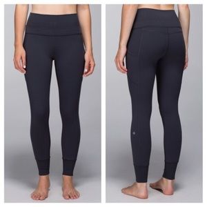 Lululemon En Route tight. HTF. Size 6